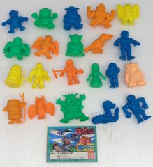 ヴァンパイアハンター キーホルダー 15個セット ＋3体 - メルカリ