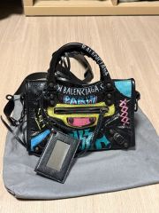 美品中古》BALENCIAGA Graffiti ショルダーバッグ - メルカリ