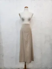 ベージュ色 ロング スカートのサムネイル