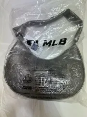MLB クラシック モノグラム クラック エンボス HOBO BAG 新品のサムネイル
