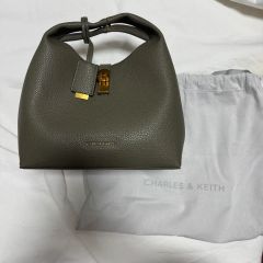 CHARLES&KEITH エドナ トートバッグ - エスプレッソブラウン - メルカリ