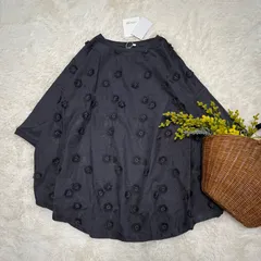 新品 プルオーバー Tシャツ お花刺繍 ラウンドヘム チャコール freeのサムネイル