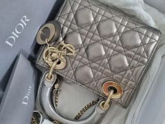 定価73万 2025SS DIOR ベルト付き ミディドレス 36 定価73万 2025SS DIOR ベルト付き ミディドレス 36 - メルカリ