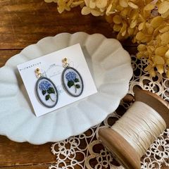 No.61 ハンドメイド 刺繍 ビーズ ピアス イヤリング 樹脂対応 お花