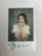 ☆岡田有希子デビュー当時【ファーストデイト】生写真E判昭和☆ - メルカリ