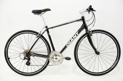 GIANT クロスバイク SHIMANO 24段変速 Mサイズ ディスクブレーキ