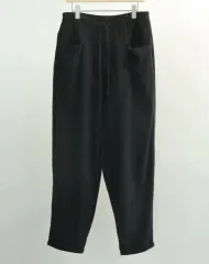 コモリ 26ss ブラック ドリル テーパード パンツのサムネイル