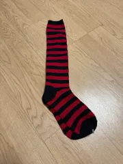 レッド ブラック ボーダー柄 靴下