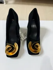 ZARA ブラック スウェード ゴールド装飾 パンプス 240