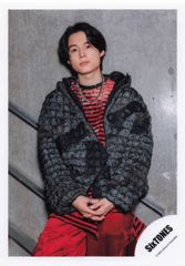 SixTONES 松村北斗 公式写真 ABARERO - メルカリ