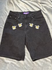 LABROS（ラブロス） 花柄刺繍 デニムショートパンツ - メルカリ