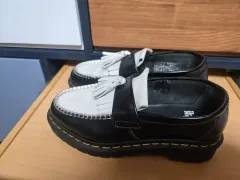 DR. MARTENS ドクターマーチン エイドリアン タッセル ローファー ブラック/白 37のサムネイル