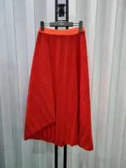 コス レッドプリーツロングスカートのサムネイル