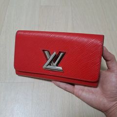 新品未使用 希少品 ルイヴィトン エピ カスティリアンレッド