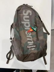 ぱむ　　　　Supreme バックパック カモフラージュ柄 ぱむ 様 専用 Supreme バックパック カモフラージュ柄 - メルカリ