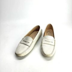 Tod's ホワイトレザー ドライビングシューズ 23センチ - メルカリ