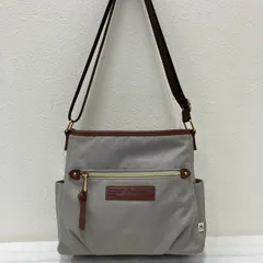 3404 le coq sportif　ルコックスポルティフ　ショルダーバッグ　斜め掛けバッグ　紐調節可能　グレー系　無地　シンプル　ナイロン　軽量　キャリーオンのサムネイル
