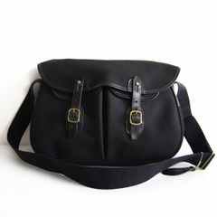 バッグ 極美品✨BRADY ストアー ショルダーバッグ 黒 キャンバス ロゴ 