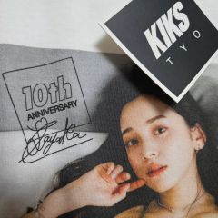 00s KIKS TYO hoshino akiフォトT XL スニーカーガール - メルカリ
