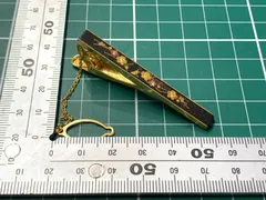 伝統工芸風 象嵌 ネクタイピン 梅 ウメ 花モチーフ 金彩 ブラック ゴールド タイバー クリップ式 落下防止 和柄 和モダン 紳士 スーツ ビジネス フォーマル レトロ
