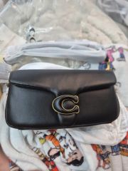 COACH ショルダーバッグ ピロータビー26ブラック - メルカリ