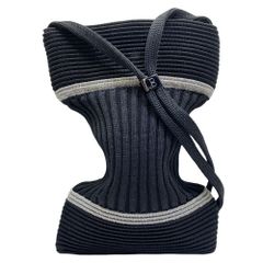 美品 CFCL シーエフシーエル STRATA SACOCHE BAG ストラタ サコッシュバッグ ショルダーバッグ スマホショルダー ニットバッグ CF007AG132 ポリエステル レーヨン ブラック シルバー 軽量 洗練 現代的 実用的 人気