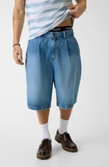 ゲス メンズ ボトムス デニムパンツ プリーツ ショートパンツ GUESS Pleated Baggy Denim Shorts Light Blue ブルーのサムネイル