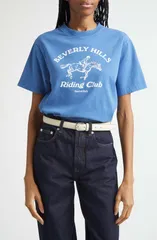 スポーティ アンド リッチ レディース トップス Tシャツ グラフィック Sporty Rich Beverly Hills Riding Club Graphic TShirt Pier Blueのサムネイル