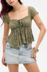 アーバンアウトフィッターズ レディース トップス シャツ アシンメトリー レース BDG Urban Outfitters Piper Asymmetric Hem Stretch Lace Topのサムネイル