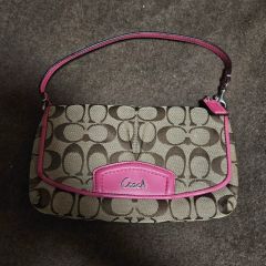 COACH コーチ アクセサリーポーチ キャンバス ハート ピンク - メルカリ