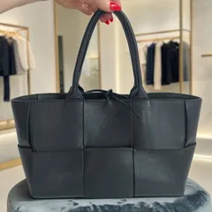 BOTTEGA VENETA イントレチャート トートバッグ ブラックのサムネイル