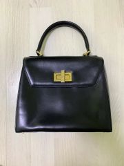 美品 nu ヌ 口枠鞄 丸型 ドクターバッグ - メルカリ