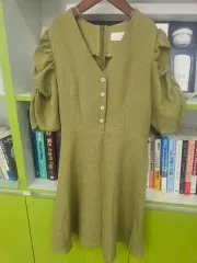 カーキ色パフ袖VネックONE PIECEのサムネイル