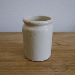 イギリスアンティーク 小さめサイズが使いやすい陶器製 薬瓶 ポット 