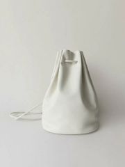 新品タグ付き AURALEE × AETA 巾着ショルダーバッグ クリーム色 - メルカリ
