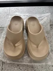 ベージュ 통굽 ビーチサンダルのサムネイル