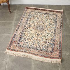 ペルシャ絨毯 イラン シルク100% クム産 コム産 約123cm×82cm ペルシャ絨毯 イラン シルク100% クム産 コム産 約123cm×82cm - メルカリ