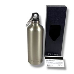 【新品未使用品】PRADA プラダ ステンレス 水筒 500ml シルバー PRADA プラダ ウォーターボトル タンブラー 水筒 箱入 500ml 2UH003
