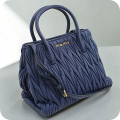 r*様 【美品・定価28万円】miumiu 新ロゴ マテラッセ レザー トートバ