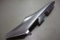 Honda PCX サイドカウル 右側 シルバー 割れ欠け無し - メルカリ