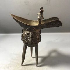 爵杯、古代三脚酒器，青銅器，古銅製置き物、古代中国の儀式用の礼器 中国古玩 爵 盃 三足酒器 古代酒杯 古銅 黄銅 銅器 爵杯 三脚酒器 真鍮
