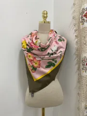 Valentino フラワー シルクスカーフのサムネイル