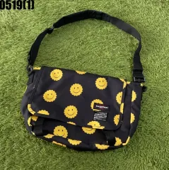 EASTPAK イーストパック スマイル メッセンジャーバッグ バッグ ブラックのサムネイル