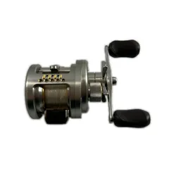 SHIMANO シマノ ベイトリール 04カルカッタコンクエスト 100DC キズ有 01865のサムネイル
