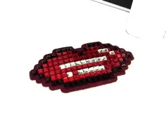 ■美品■ ANYA HINDMARCH アニヤハインドマーチ DIAMANTE COLLECTON リップ ステッカー シール レッド系 DN4708のサムネイル
