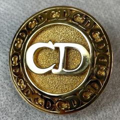 3202 保存箱付き✨Dior ブローチ CD ロゴ 希少 刻印 - メルカリ