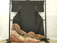 平和屋着物■豪華黒袖　作家物　鴛鴦樹林文　暈し染め　金彩　正絹　逸品　DABG7063zy