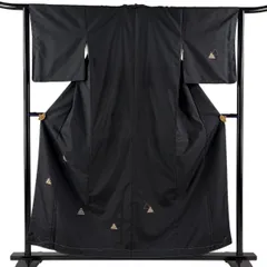 【美品】 付下げ 身丈157cm 裄丈63.5cm S 袷 紬地 幾何学模様 黒 正絹 名品 【中古】のサムネイル
