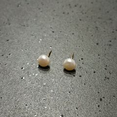 B 伊勢志摩英虞湾産あこや真珠 4.1 4.2mm パールピアス - メルカリ