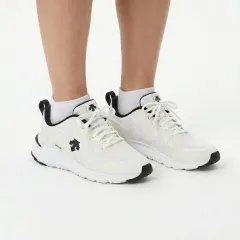 デサント YOUTH IN THE SHADE SHADE Ver. 3 0 メッシュ ランニングシューズ 白 (240)のサムネイル